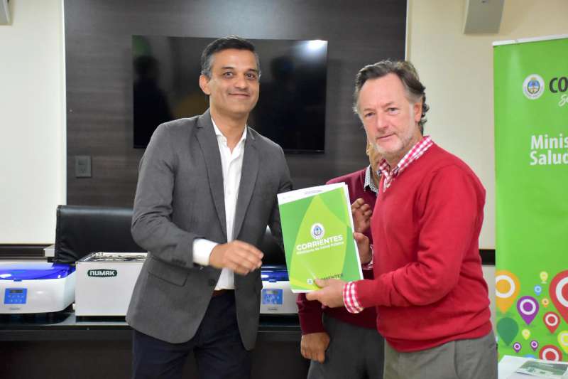 Cardozo entregó equipamiento al Vidal, Materno Neonatal, Campaña y al Laboratorio Central