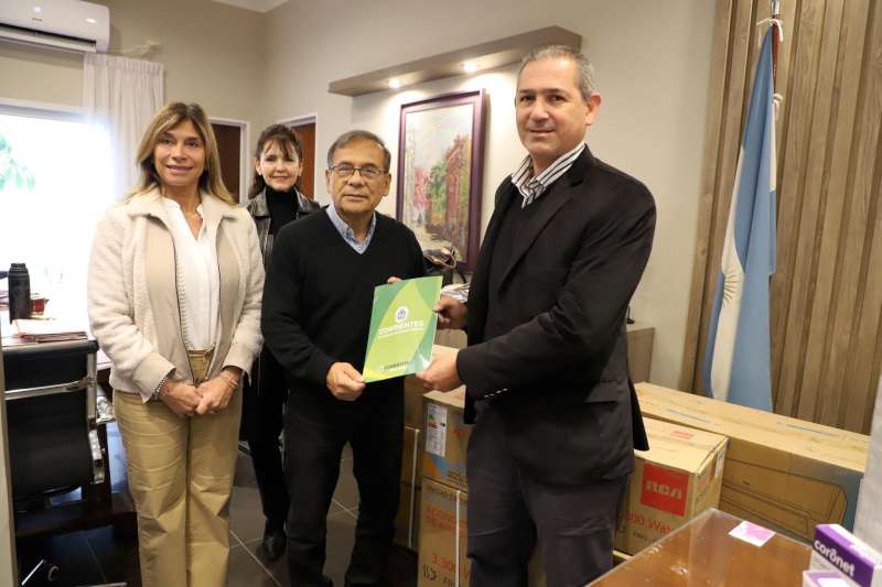 Se siguen fortaleciendo los centros de salud con entrega de equipos