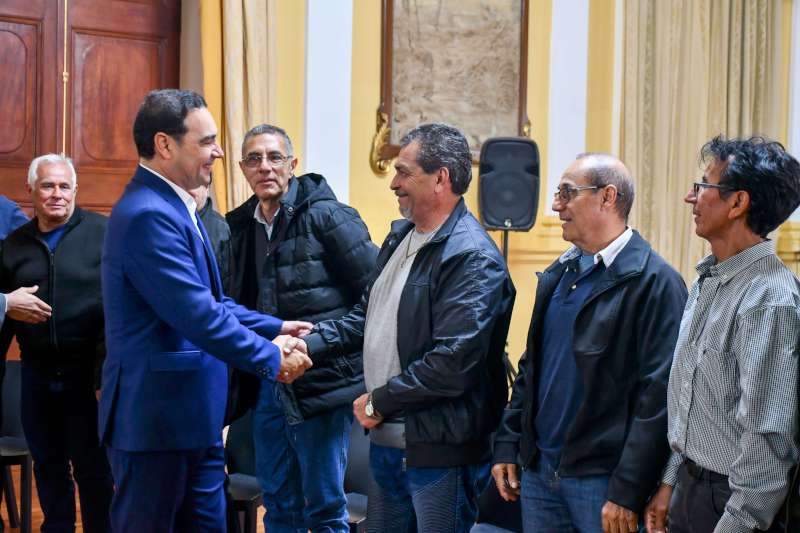 Valdés recibió al contingente de excombatientes y bregó por sostener la lucha por la soberanía nacional